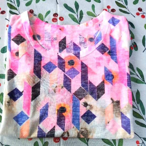 Stylish T-shirt - Picture 2 of 5